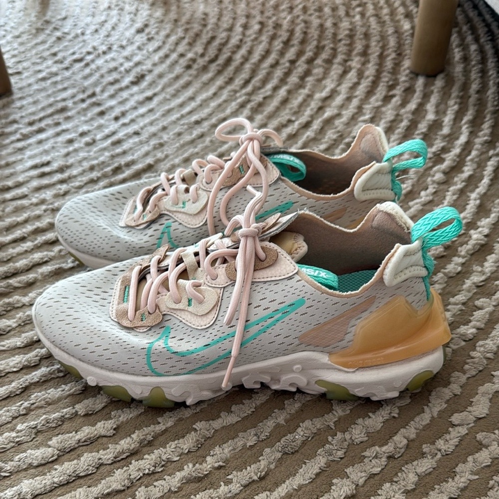 Nike React Vision - Picture 4 of 6
